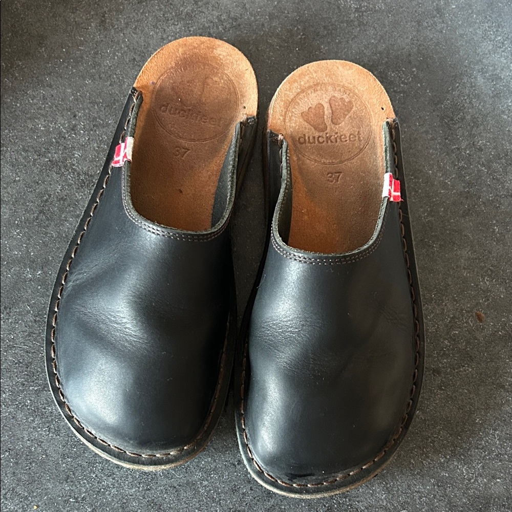 Stylish Black Leather Women's Mules - Picture 2 of 4
